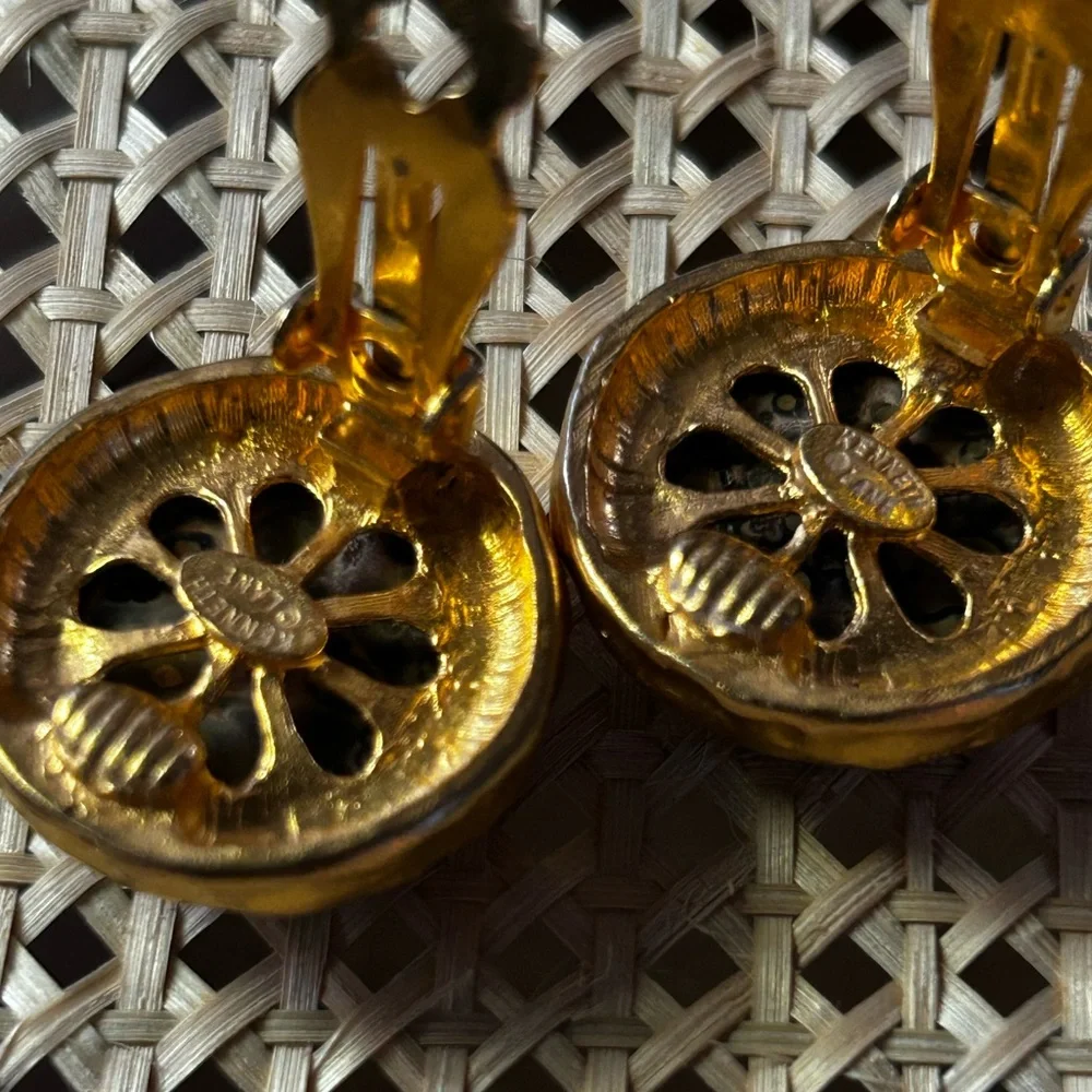 Vntg Kenneth Jay Lane KJL Gold and Black Round Earrings with unique stone center - Picture 5 of 7